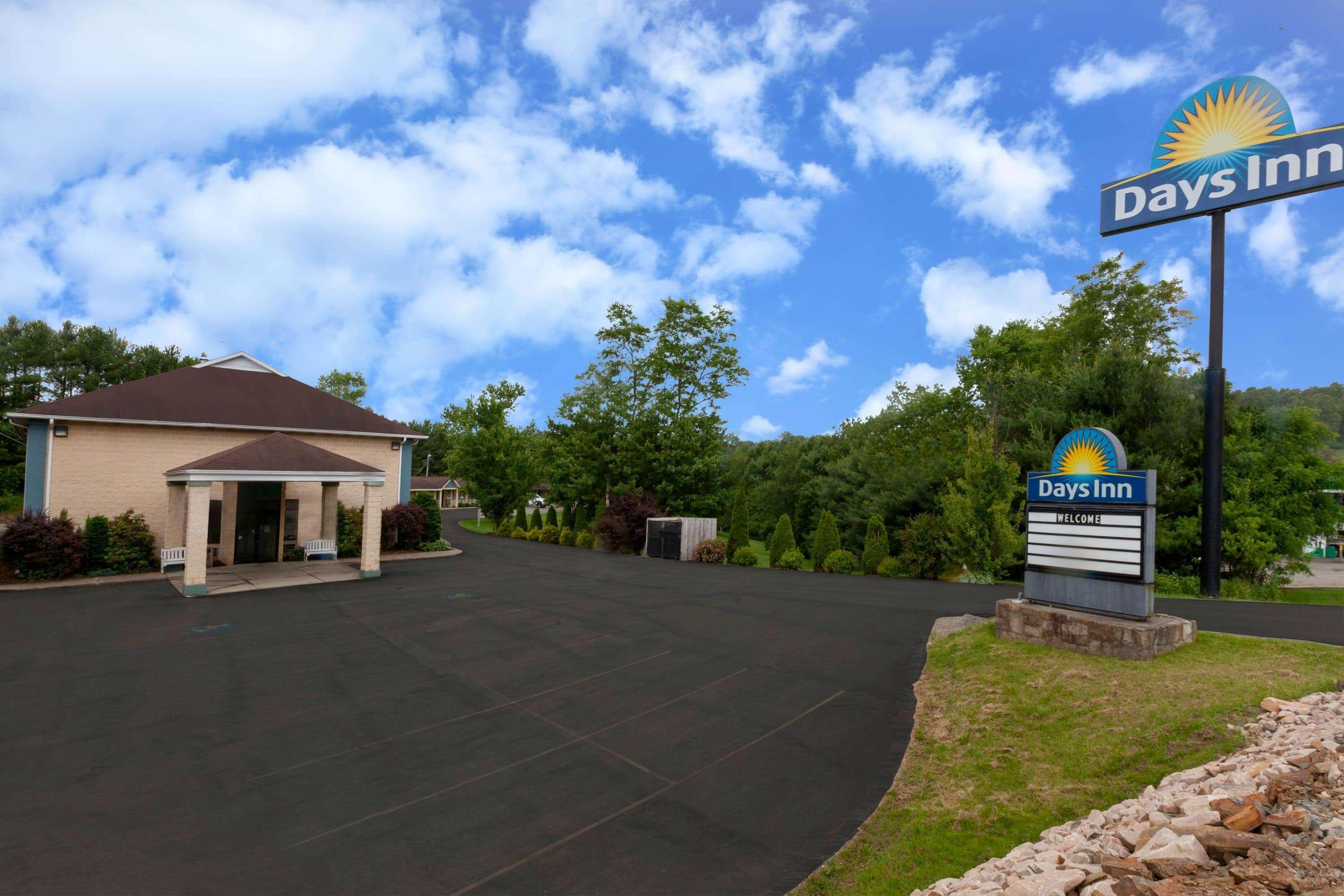 Days Inn By Wyndham Donegal Esterno foto