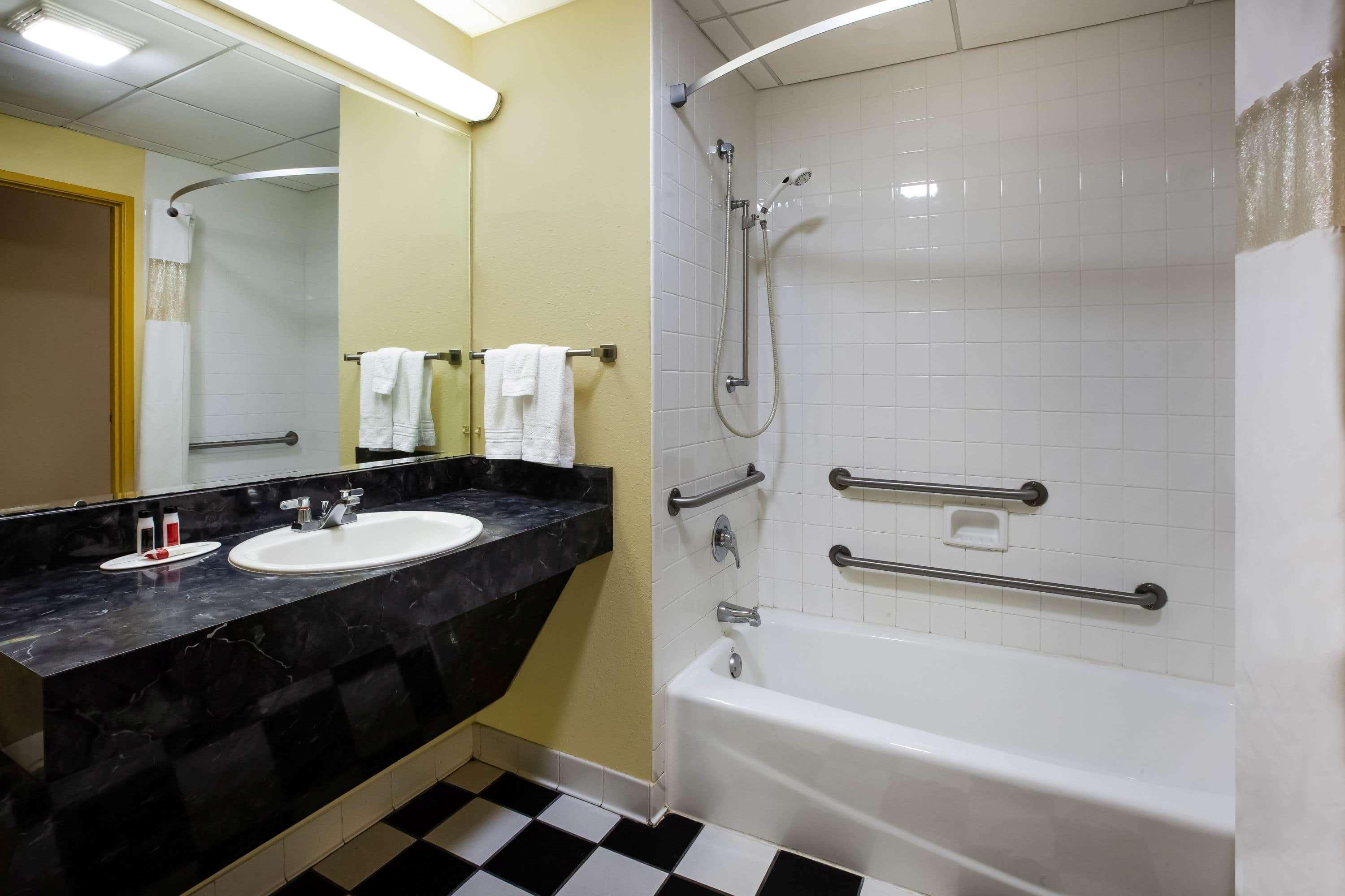 Days Inn By Wyndham Donegal Esterno foto