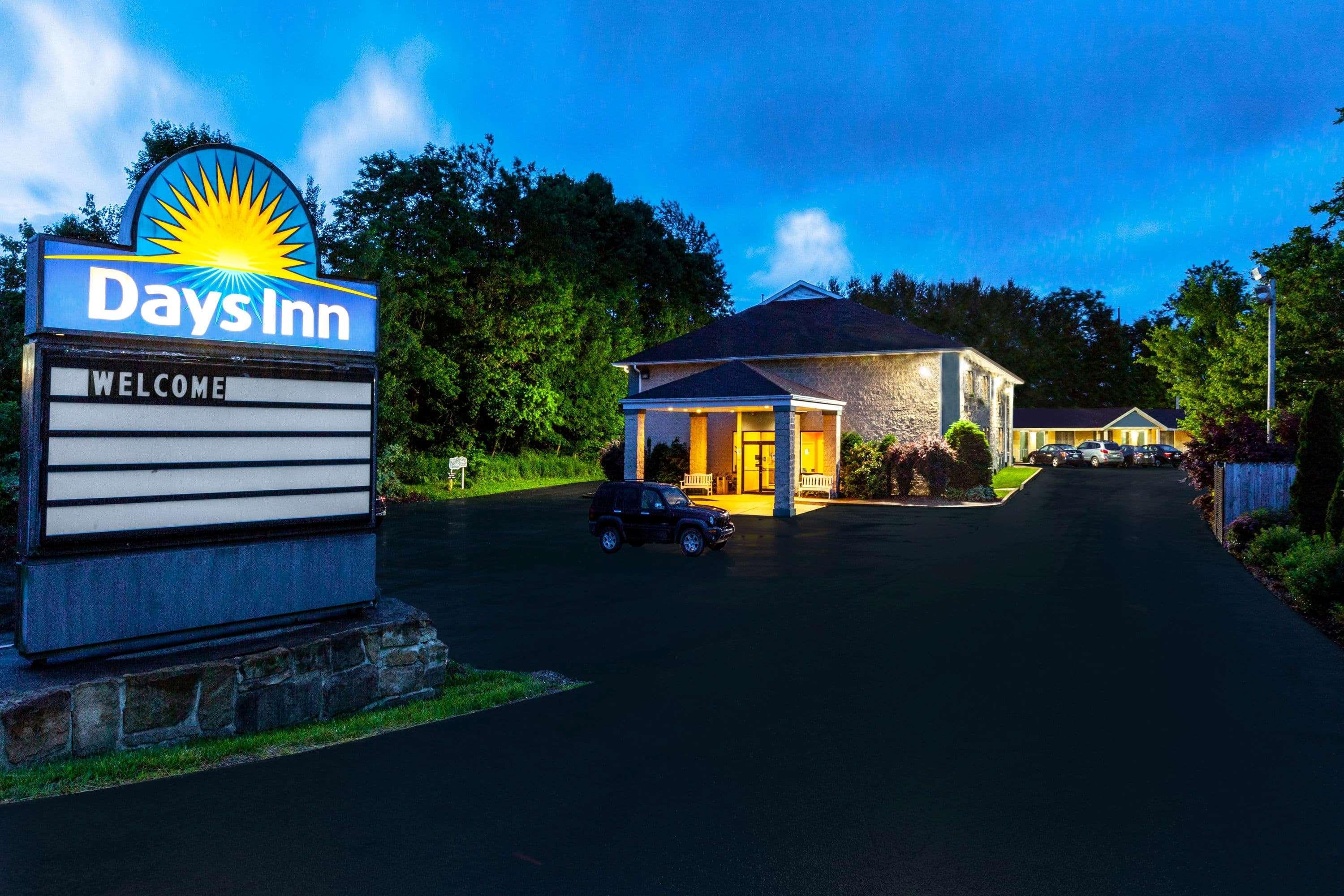 Days Inn By Wyndham Donegal Esterno foto